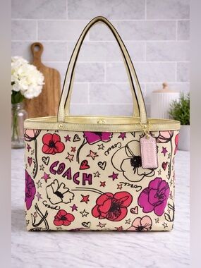 Coach Poppy Graffiti Kyra Glam Tote – Multicolor